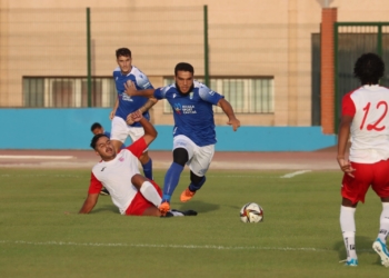 La Unión Deportiva Melilla y el CD Huracán Melilla disputaron en agosto pasado un partido de entrenamiento en el que los aficionados que acudieron al Estadio, algunos de ellos vistiendo ya las nuevas camisetas del equipo, pudieron ver en acción a las nuevas incorporaciones
