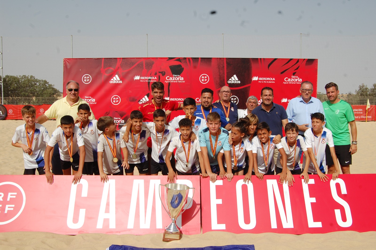 La Peña Real Madrid ha ido de menos a más durante el Campeonato Nacional Alevín y ha demostrado un gran nivel, alzándose con el título de campeones de España.