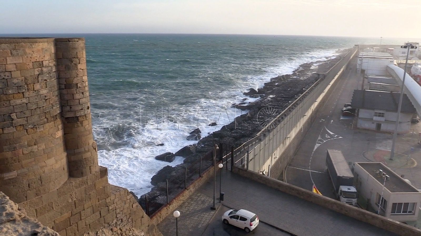 Rescatado el cadáver de la escollera del puerto