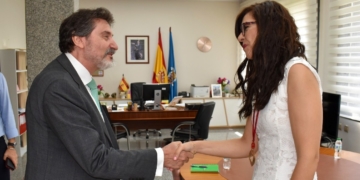 José Leandro Consarnau Guardiola, nuevo cónsul general de España en Nador, y la delegada Sabrina Moh.