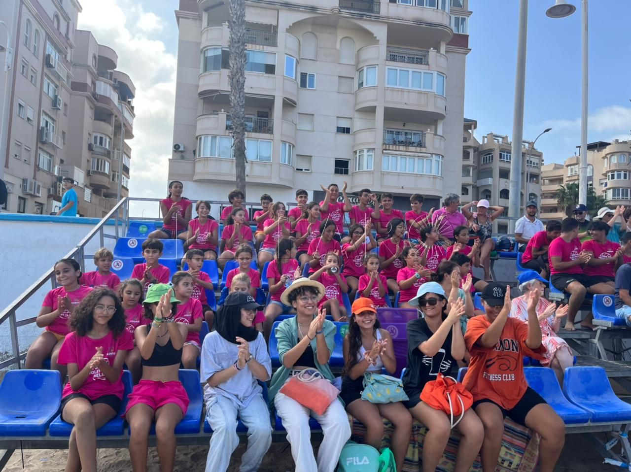 El Open 4x4 de voleibol playa para jóvenes reúne a 120 participantes
