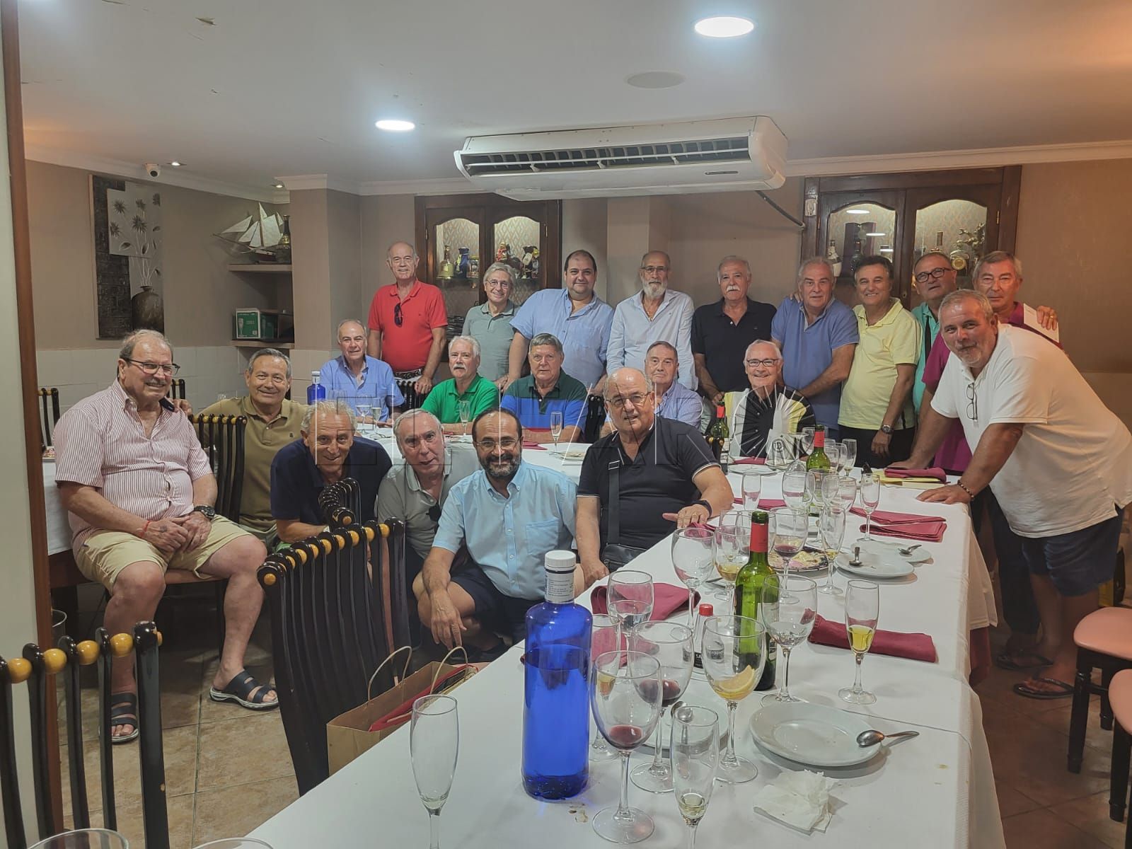 El grupo de Amigos Futboleros celebra su homenaje a José Luis Hernández