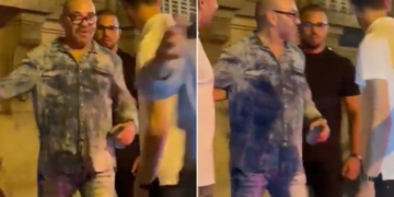 Mohamed VI en una calle de París. Foto: Captura de vídeo.