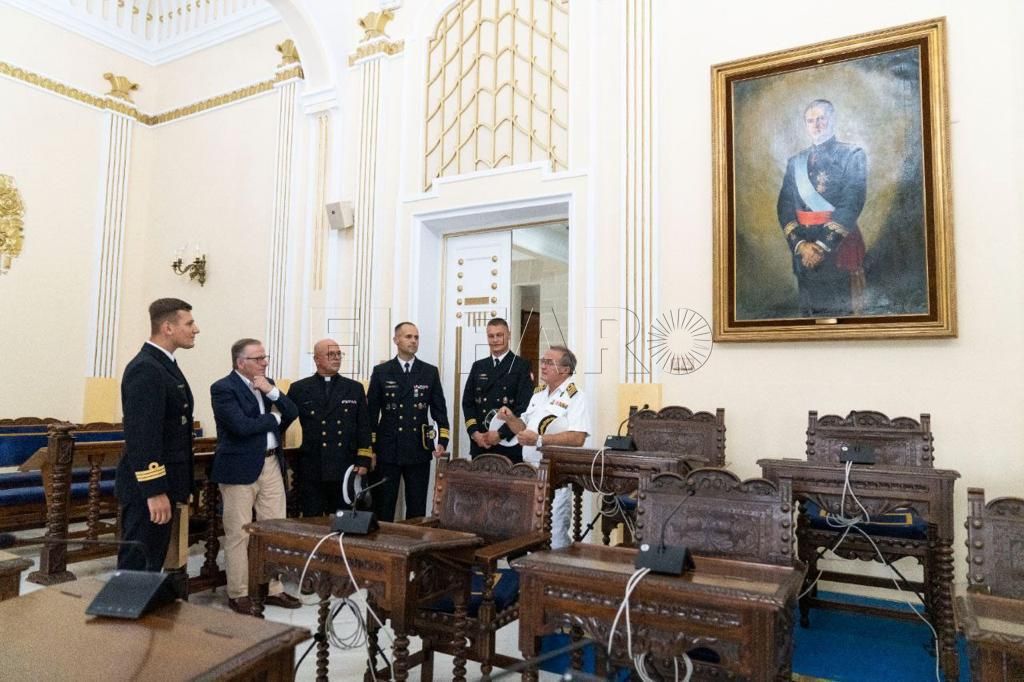 De Castro recibe al capitán del buque-escuela polaco
