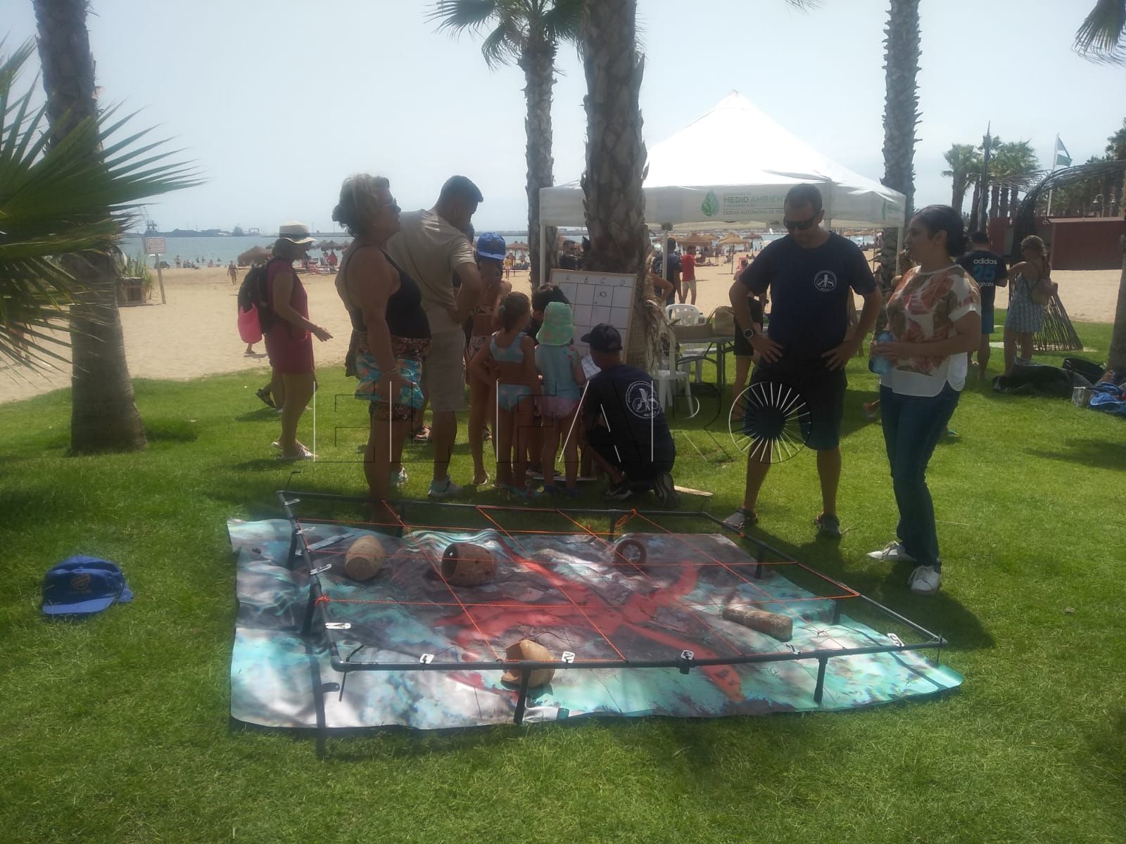 Unos 50 niños participan en un taller de arqueología submarina