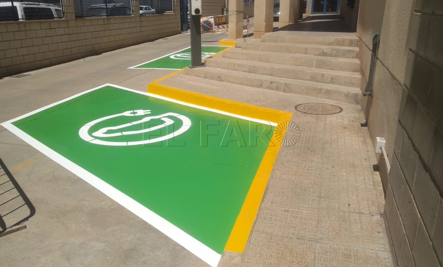 Promesa instala dos puntos de recarga de vehículos eléctricos