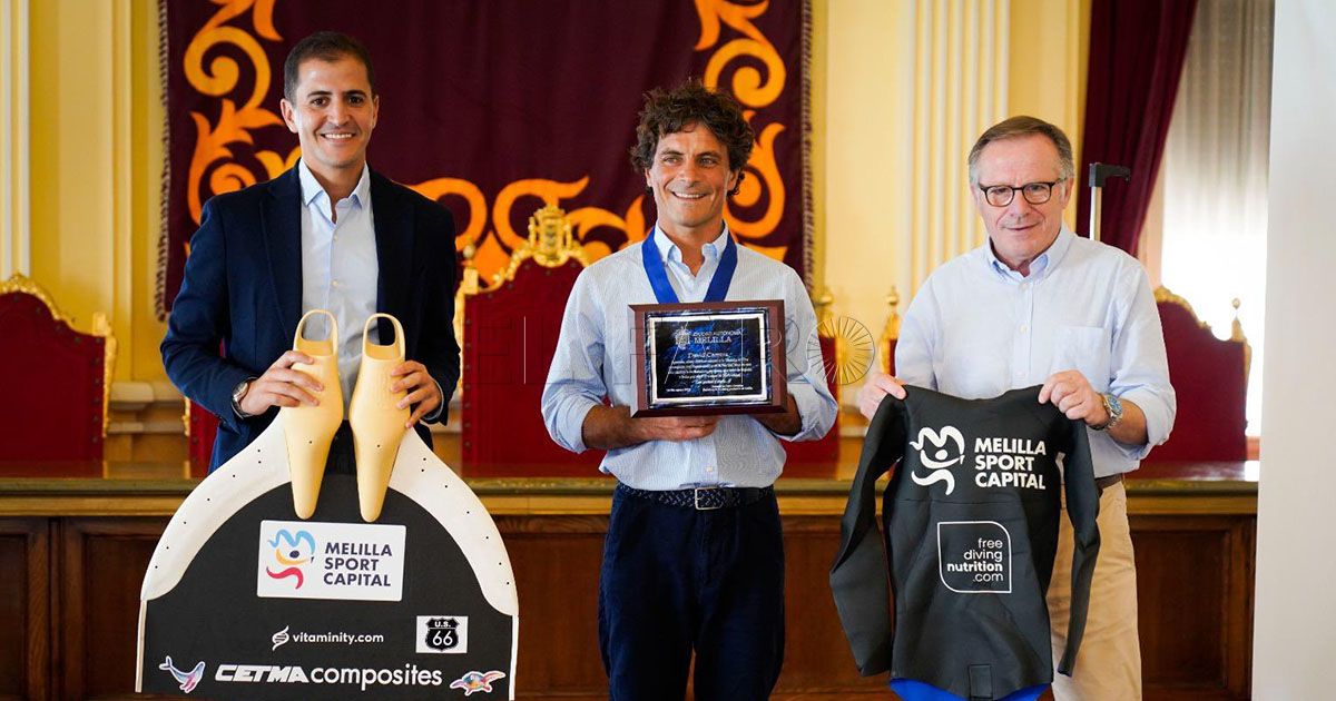 La Ciudad reconoce la hazaña en apnea de Davide Carrera en Bahamas