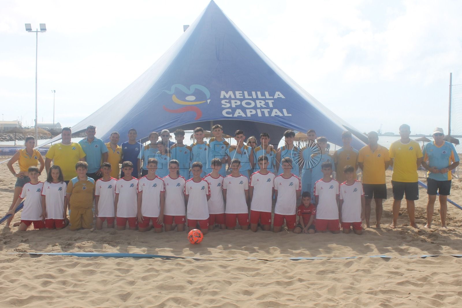 En el campus se disfruta del fútbol playa y del mar