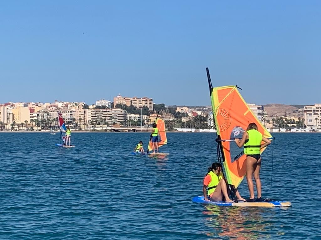 Vuelve la Escuela de Vela en el Club Marítimo