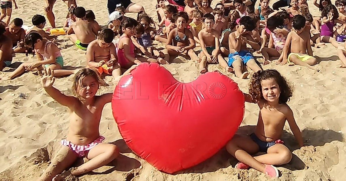 La consejera visita el último campamento de verano de CentrosD2, que finalizará la próxima semana