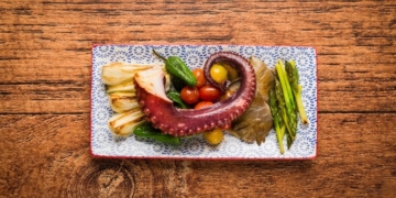 Mix de verduras con pulpo a la plancha. Foto: Aguinamar.