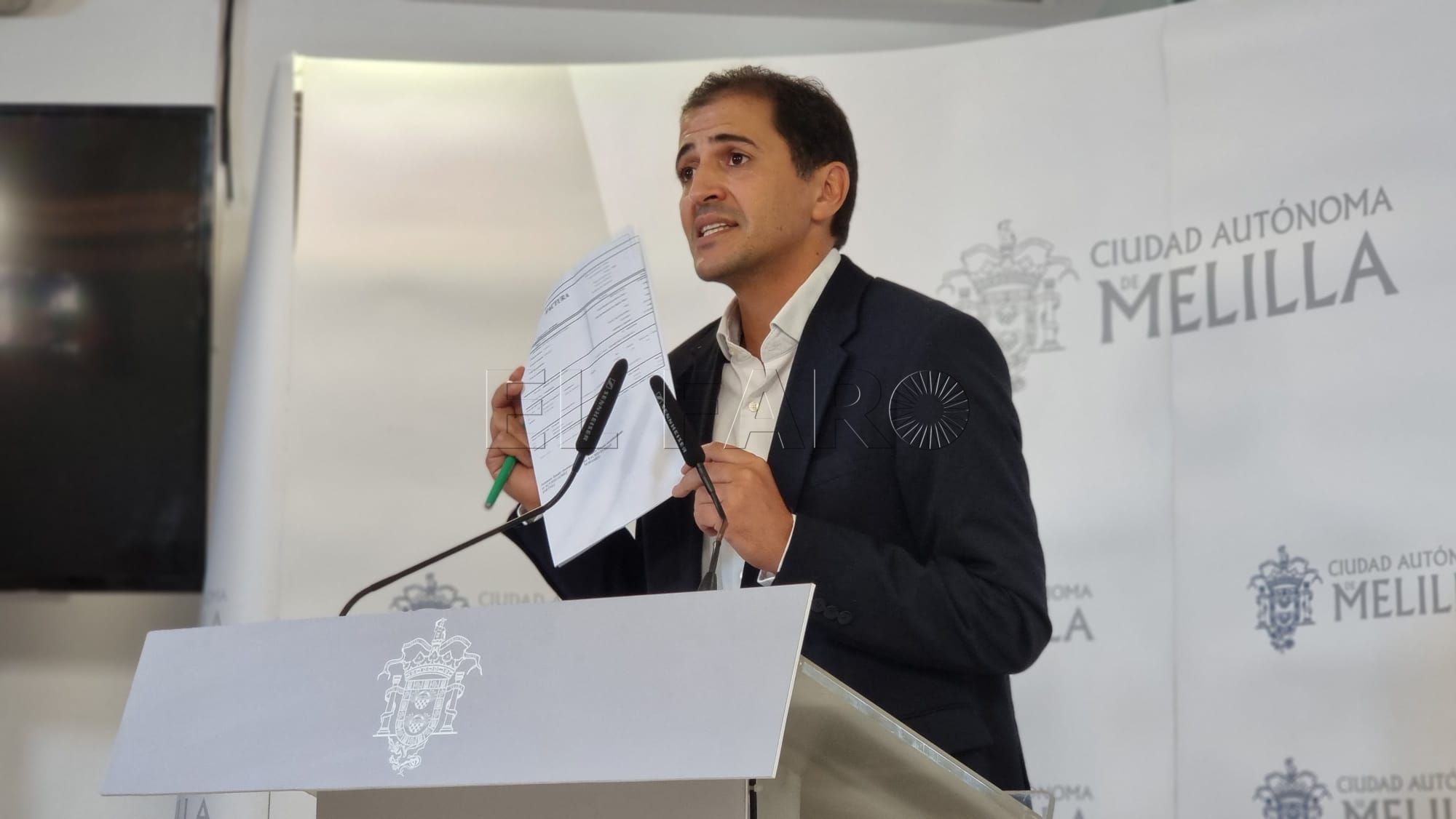 Bussian contesta a Yusef Kaddur que no se puede subvencionar a quien compite con bandera marroquí