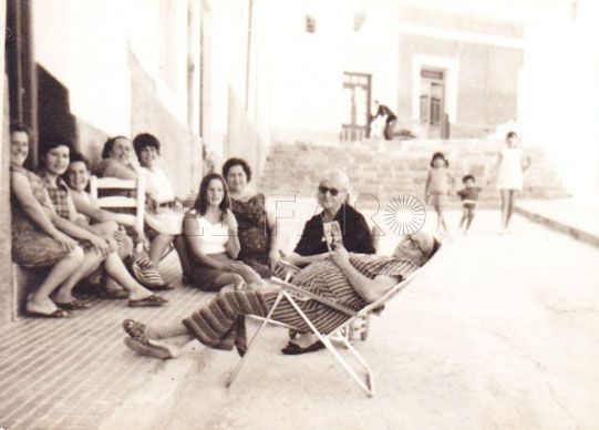 Las sentadas vecinales de antaño vuelven