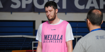 Alex Thompson ya entrenaba en el día de ayer a las órdenes de Óscar Lata.