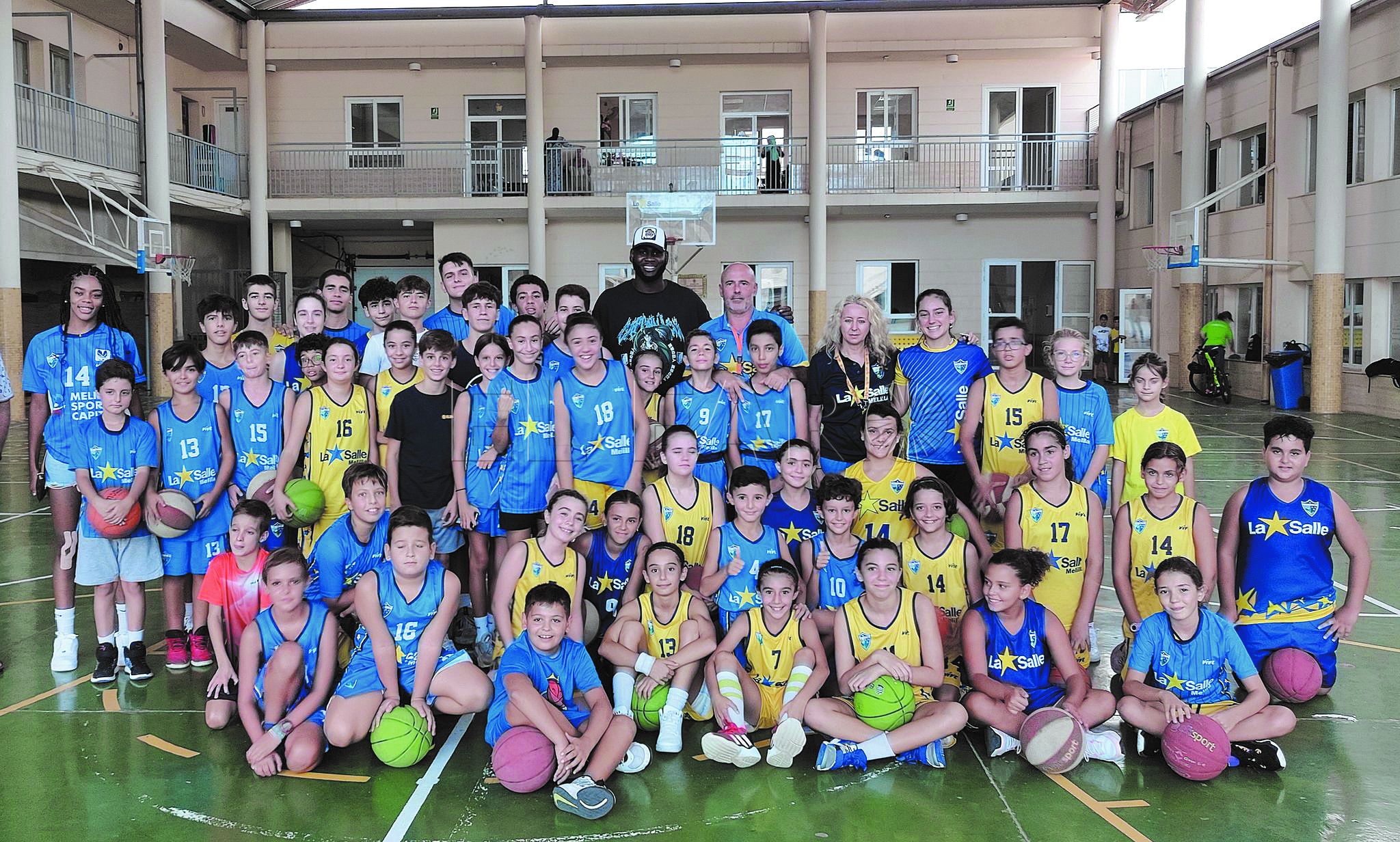 El internacional y campeón de Europa, Usman Garuba, de visita en nuestra ciudad