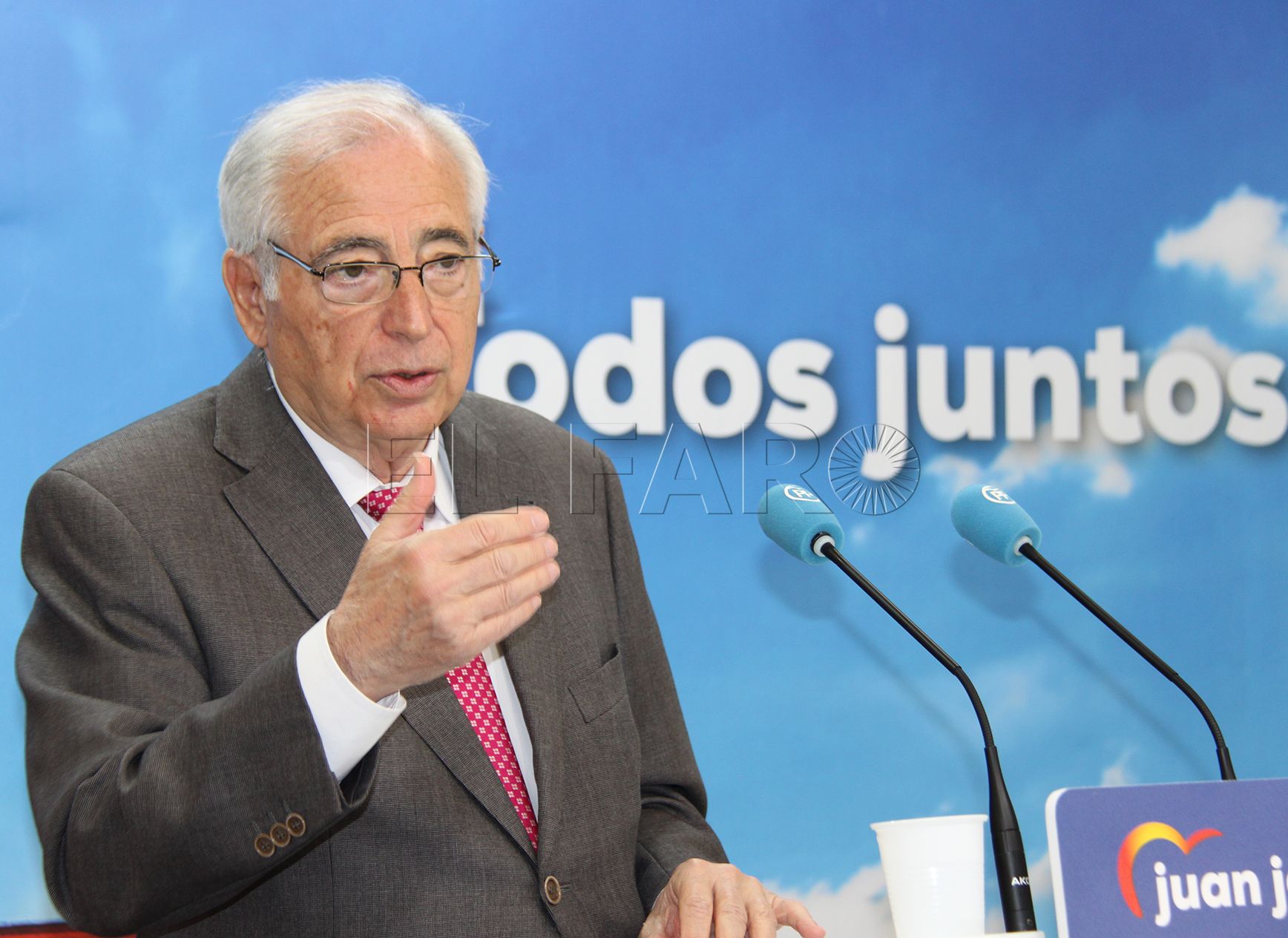 Imbroda asegura que Feijóo conoce el problema del transporte en Melilla