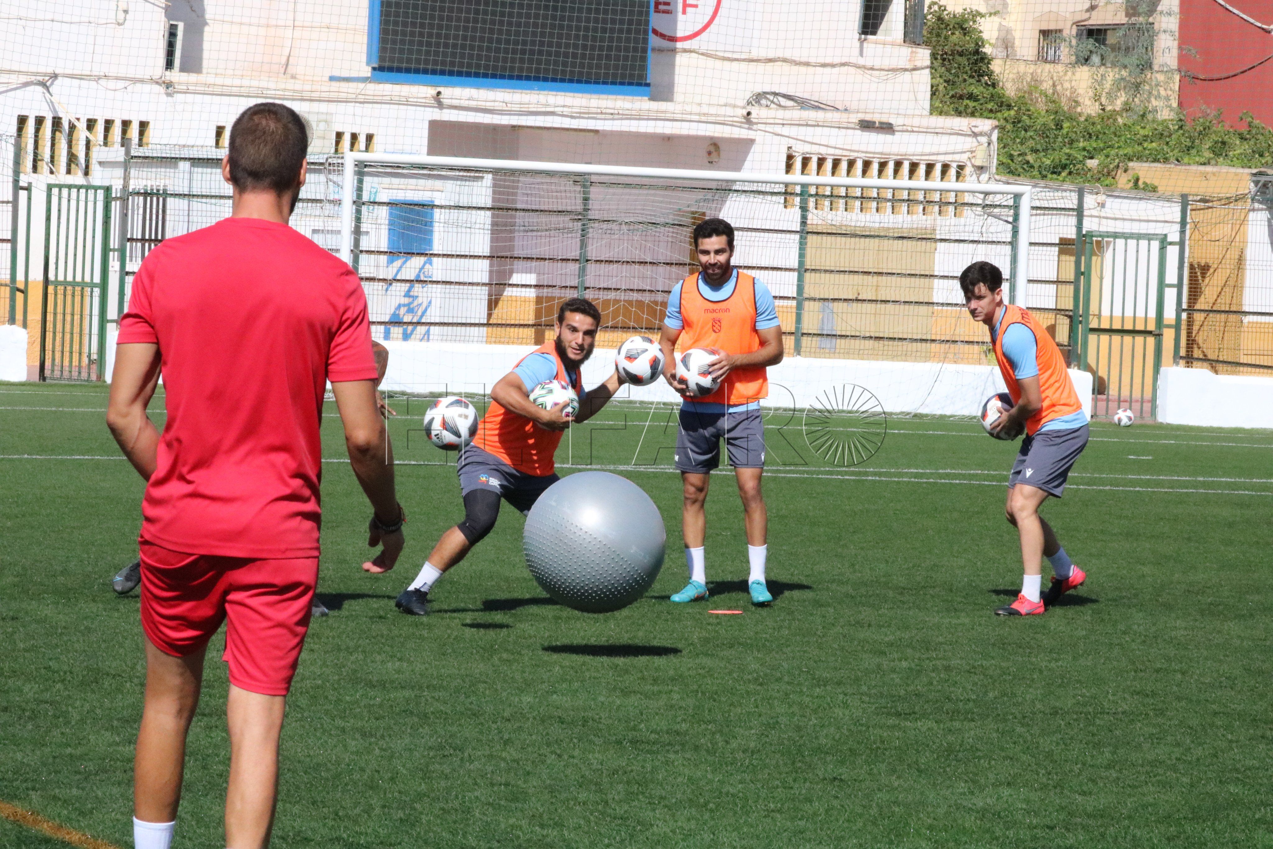 La UD Melilla se mide a un rival para el ascenso
