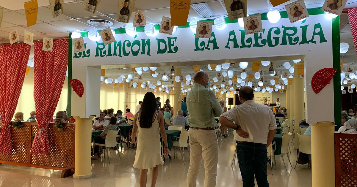 Inaugurada la caseta del Centro Social de Mayores