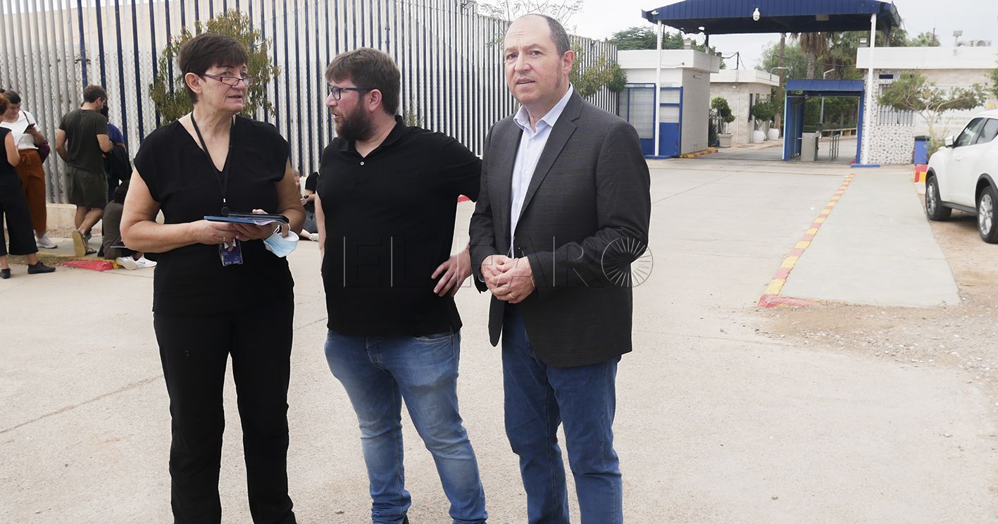 Dos eurodiputados y un ex eurodiputado visitan el CETI