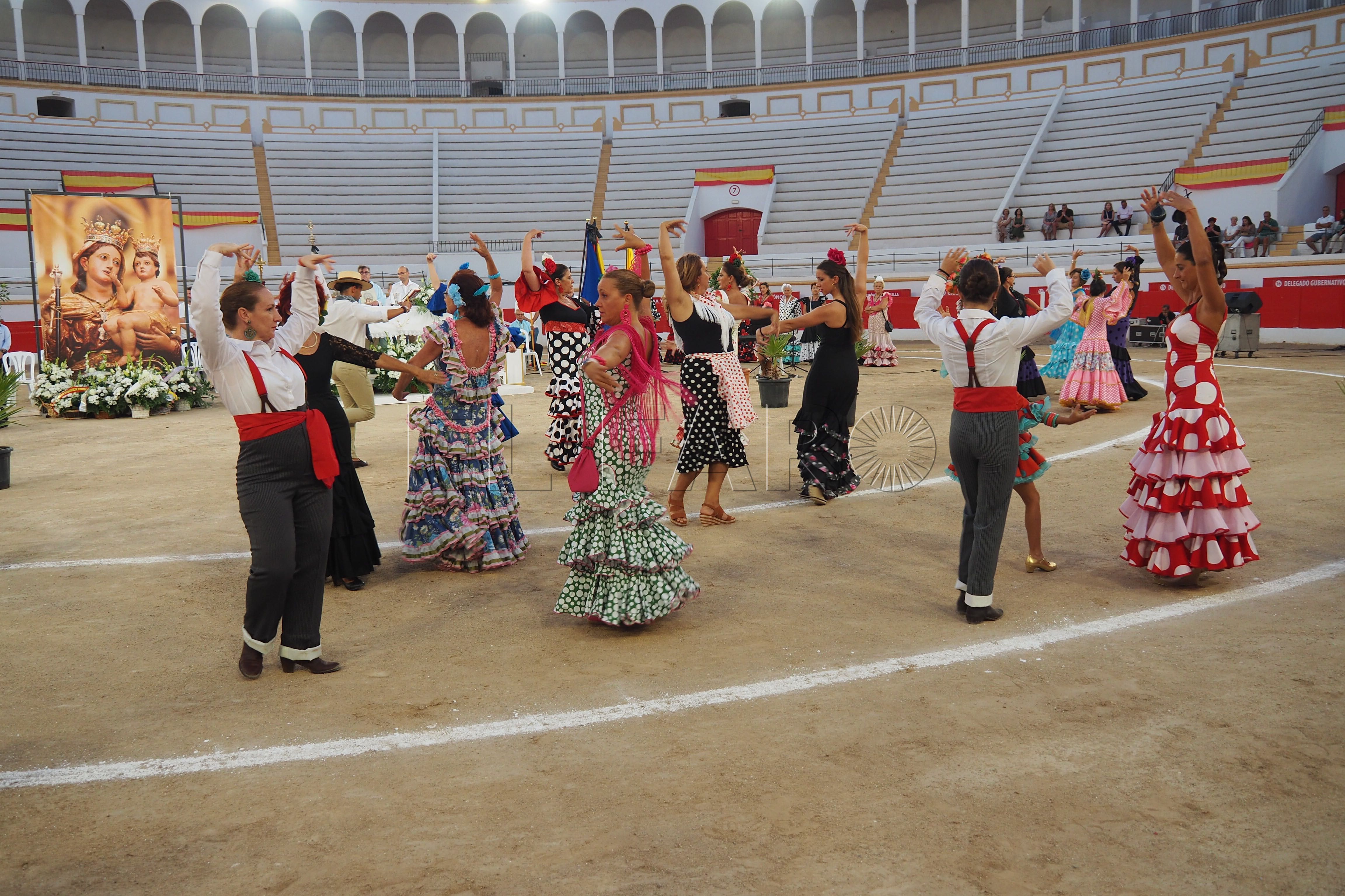 Rosario y misa rociera en la plaza de toros con motivo de las fiestas patronales