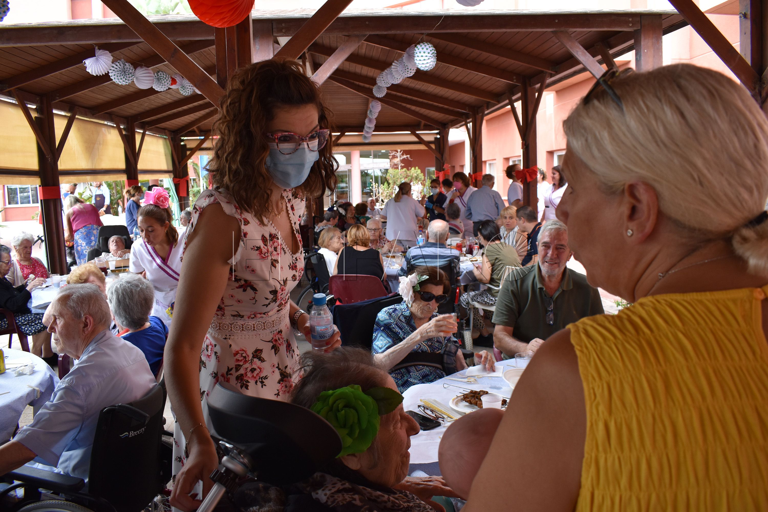 La Residencia de Mayores celebra la vuelta a la normalidad con la Feria