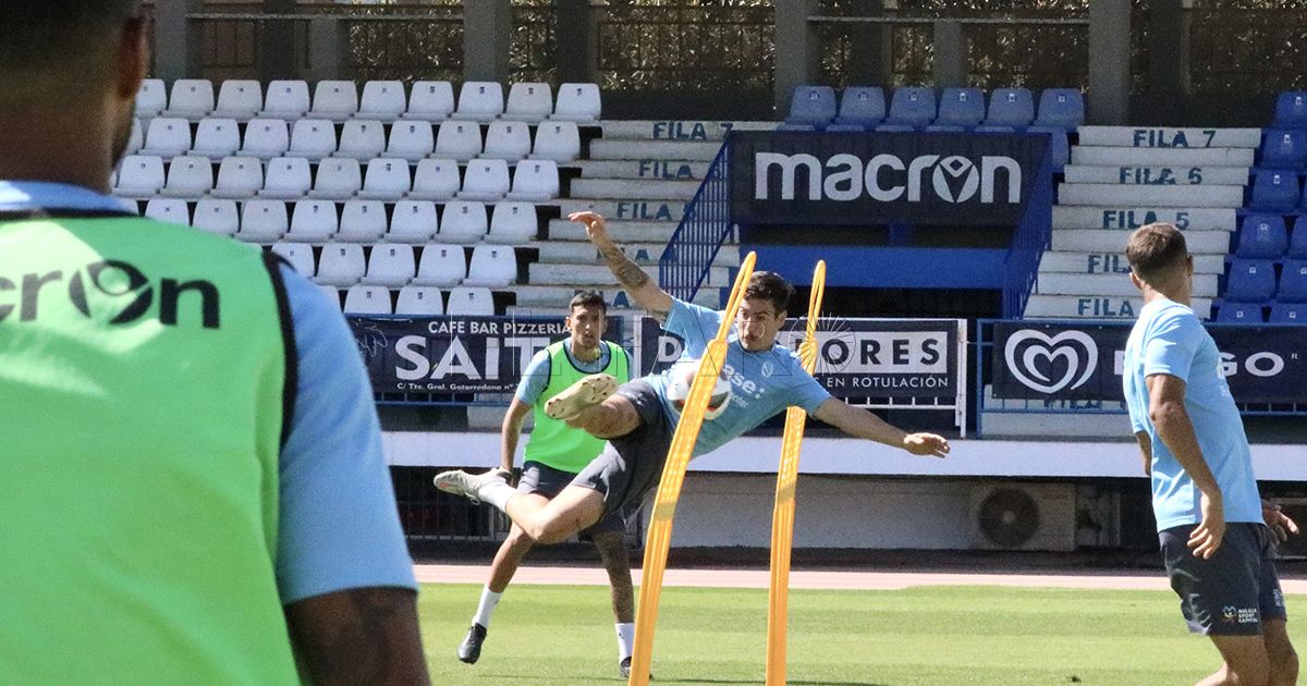 Miguel Rivera, entrenador de la UD Melilla: “Vamos a un campo muy exigente”