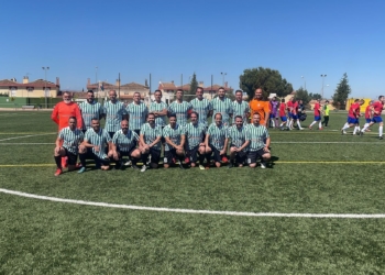 El CD 16entrenadores de Melilla participaba en Granada, a principios del pasado mes de junio, en el Torneo Internacional Futbol Veterano "Ciudad de la Alhambra”.