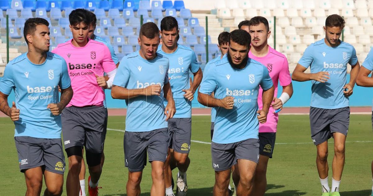 La plantilla de la UD Melilla vuelve a los entrenamientos