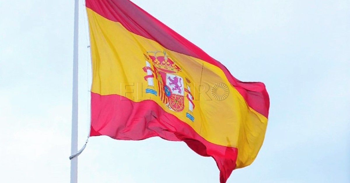 Organizan un solemne Arriado de Bandera en la plaza Pedro Segura de Melilla