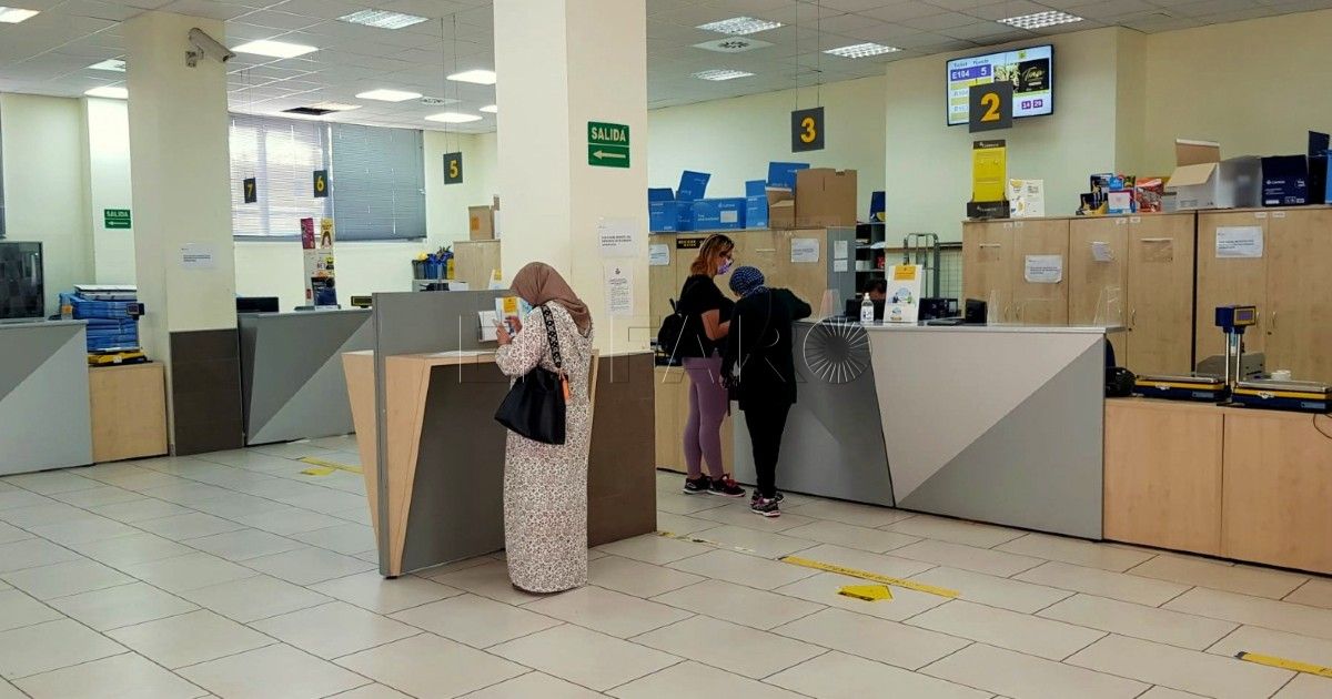 Correos incrementa la venta de distintivos ambientales de la DGT en Melilla
