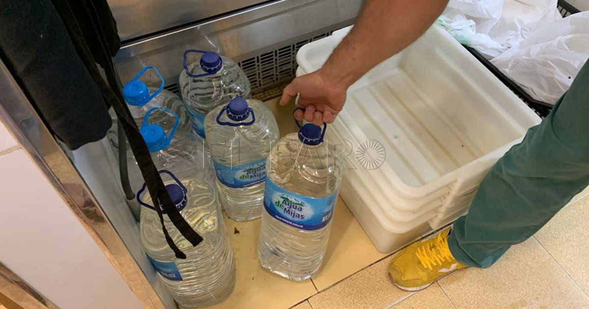 Los cortes de agua interrumpen el funcionamiento de comercios de Melilla