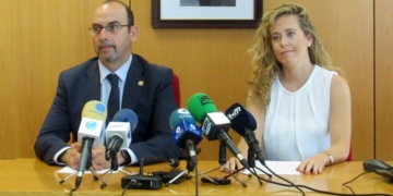 A la izquierda Fernando Portillo, juez decano de Melilla.