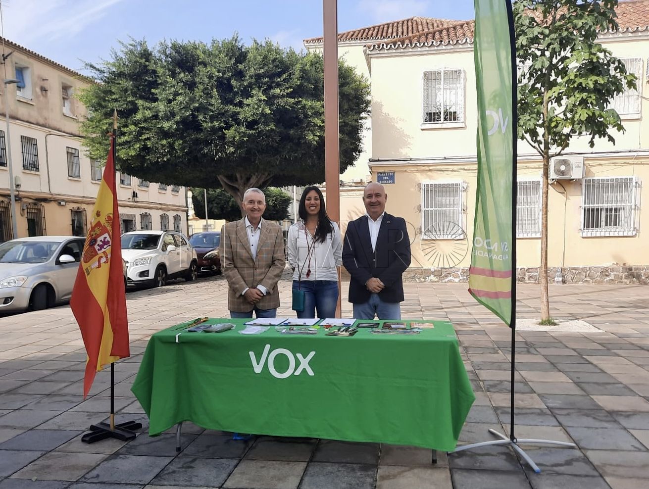 Vox Melilla visita el barrio de la Victoria