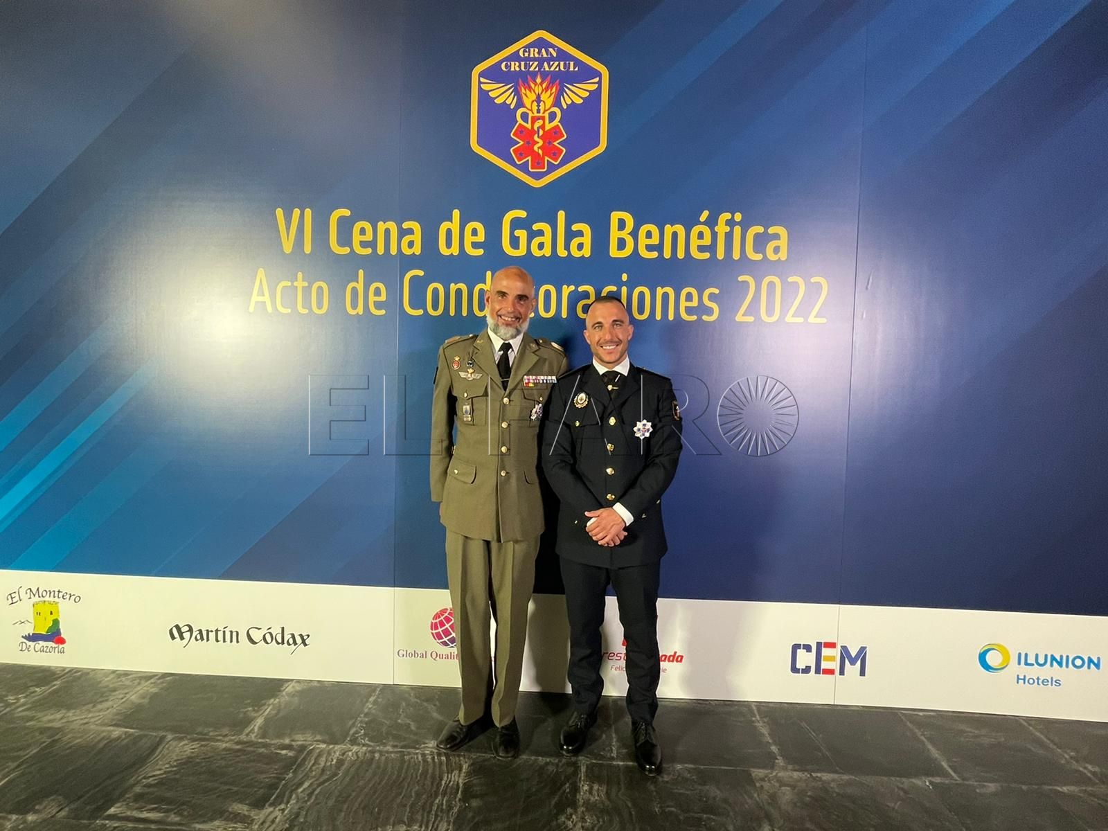 El brigada Julio Gutiérrez y el policía Álvaro García, condecorados por salvar la vida de un MENA en Melilla