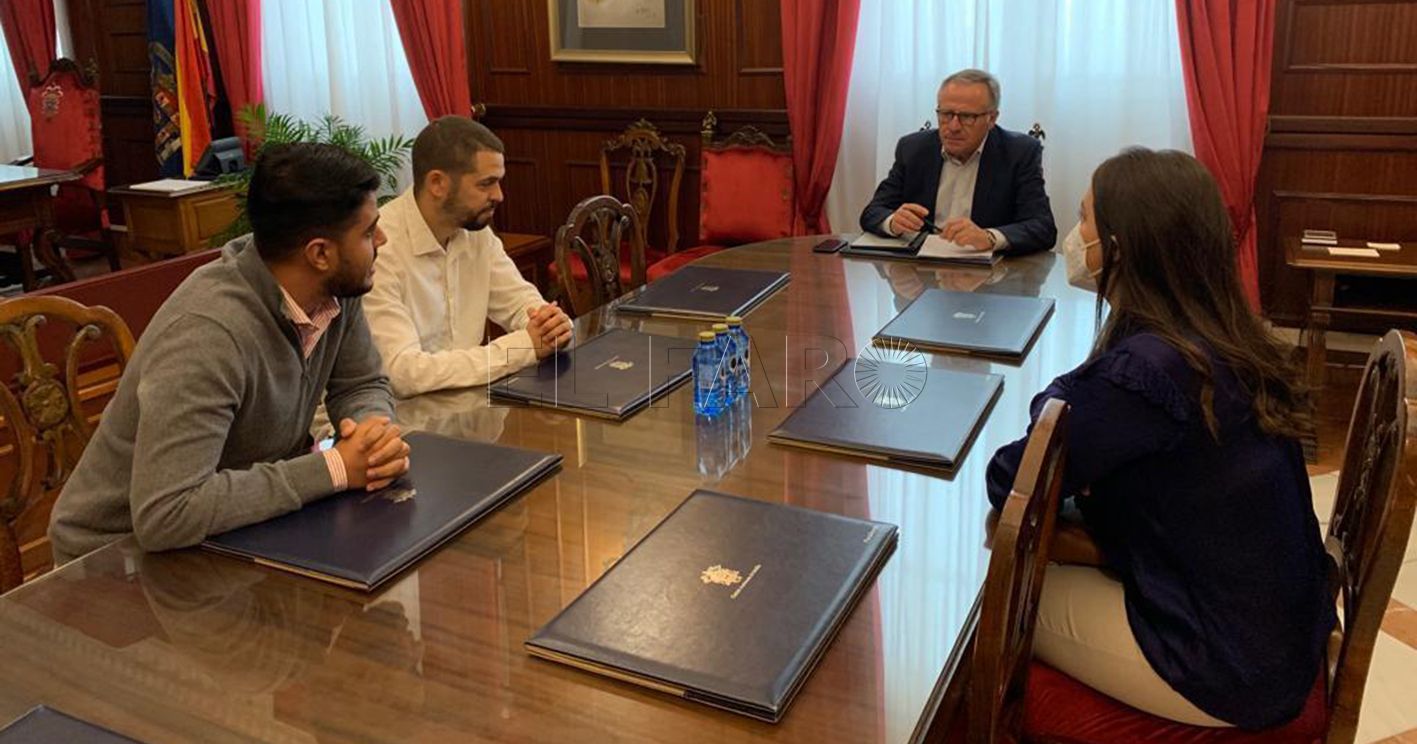 De Castro expresa a miembros de Meraki su predisposición a ayudarles