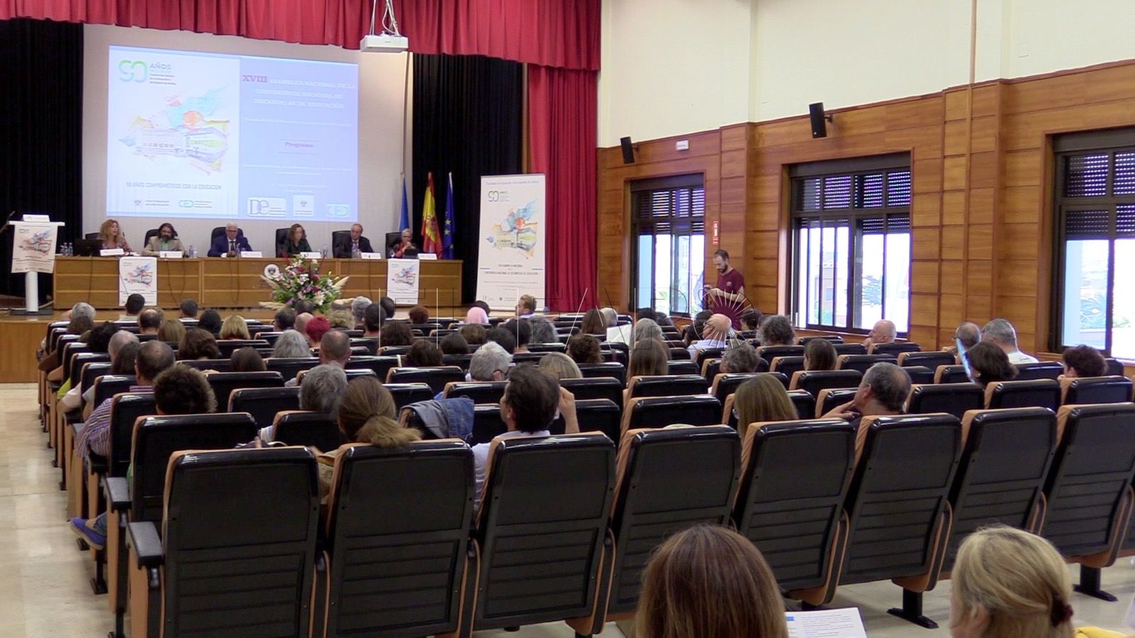 Gloria Rojas asiste a la inauguración de la XVIII Asamblea Nacional de Decanos