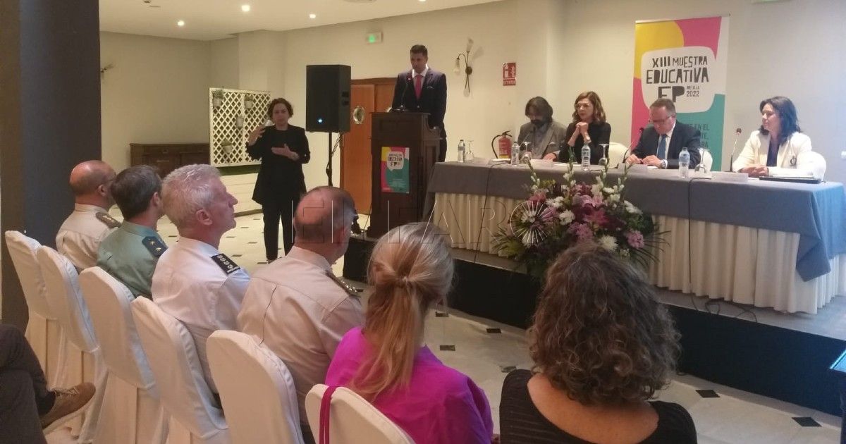 Miembros del Gobierno de Melilla asisten a la inauguración de la XIII Muestra Educativa de FP