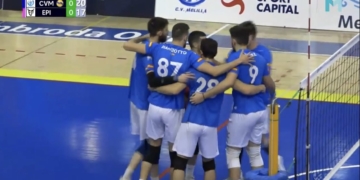 Los Gladiadores celebran uno de los puntos conseguidos en el partido.