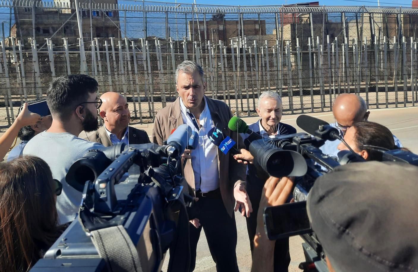 Vox denuncia el “montaje político” de la Comisión de Interior mañana en la valla