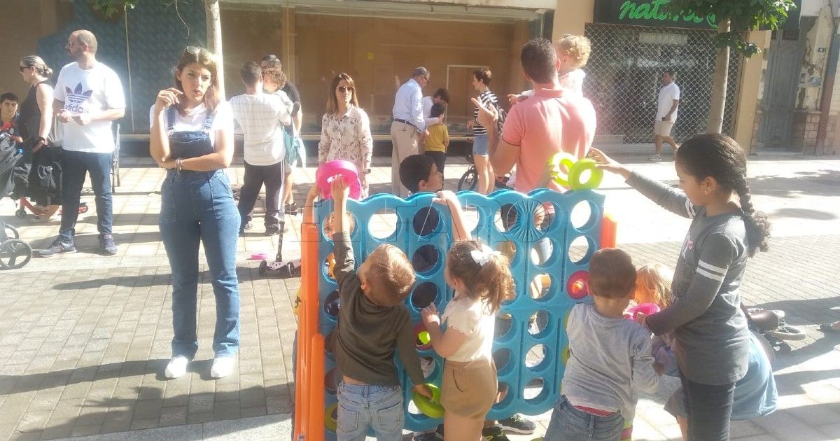 El centro de Melilla se llena de vida un domingo con las actividades organizadas por los comerciantes