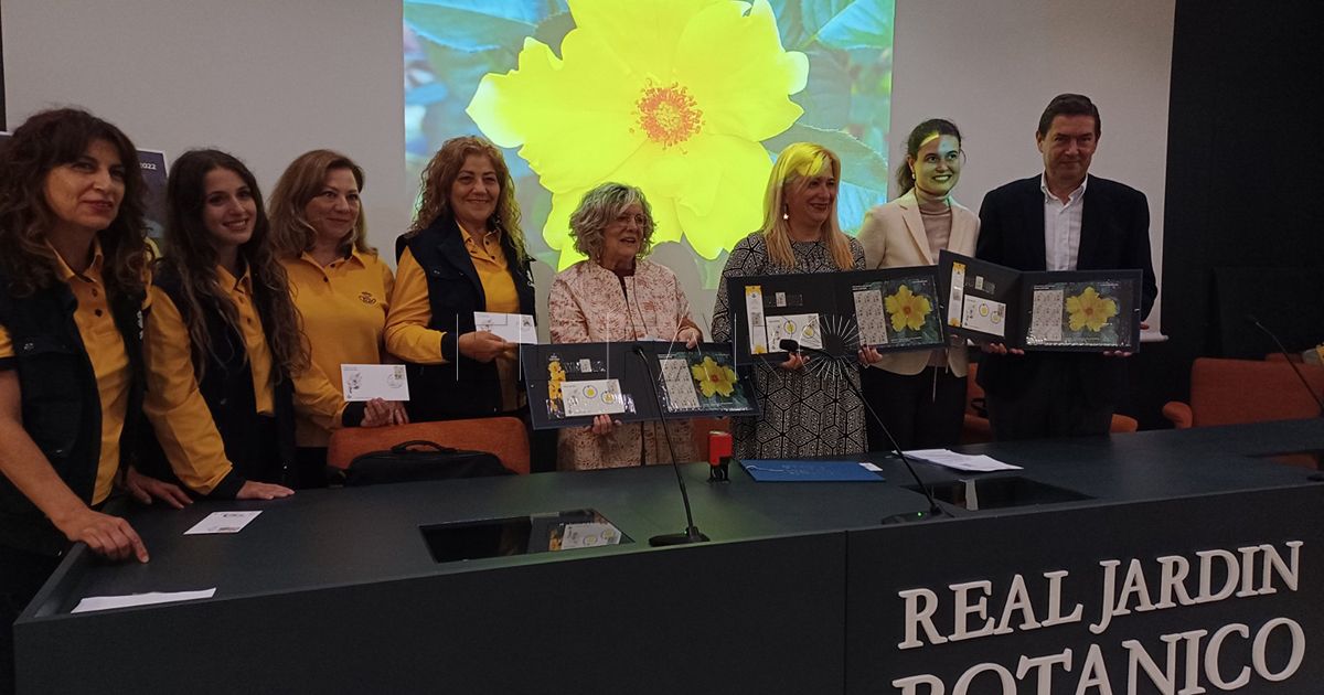 Correos presenta el sello rosa Cartero en homenaje a sus trabajadores