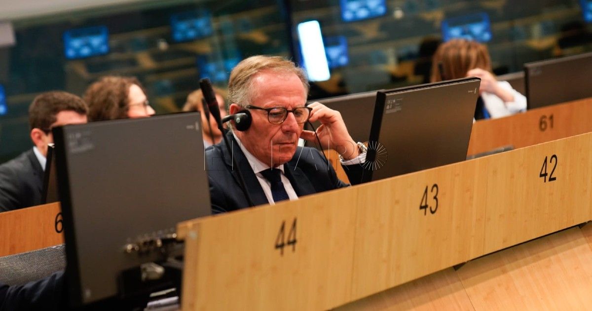 De Castro se marcha dando pellizcos