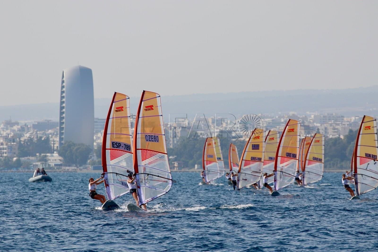 La regatista melillense Azul Sánchez sigue líder del Mundial Junior Techno 293