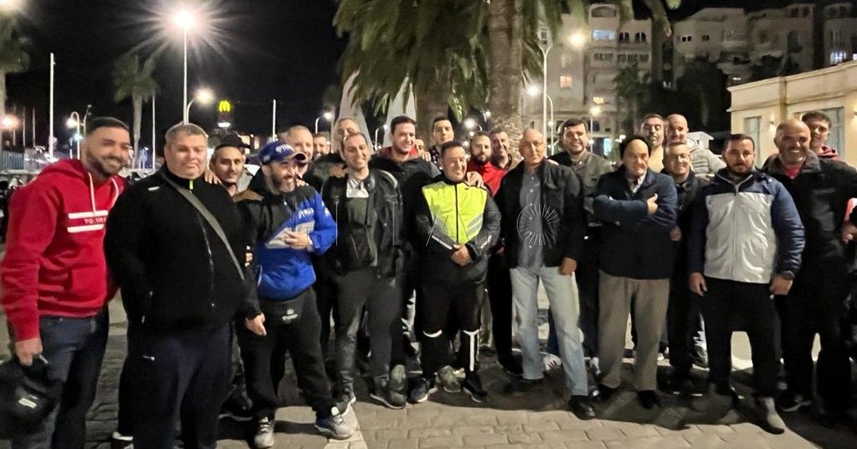 Protesta de motoristas reclamando un carril para bicis y motos en la frontera de Melilla