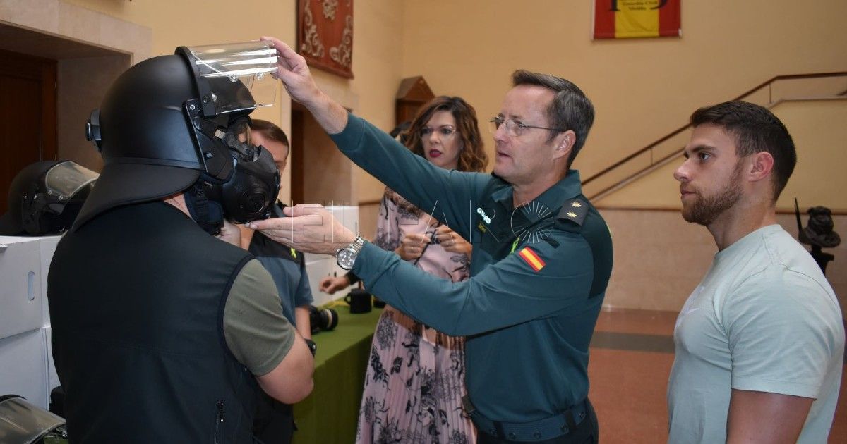 La Comandancia de la Guardia Civil de Melilla recibe 150 cascos antidisturbios y máscaras antigás