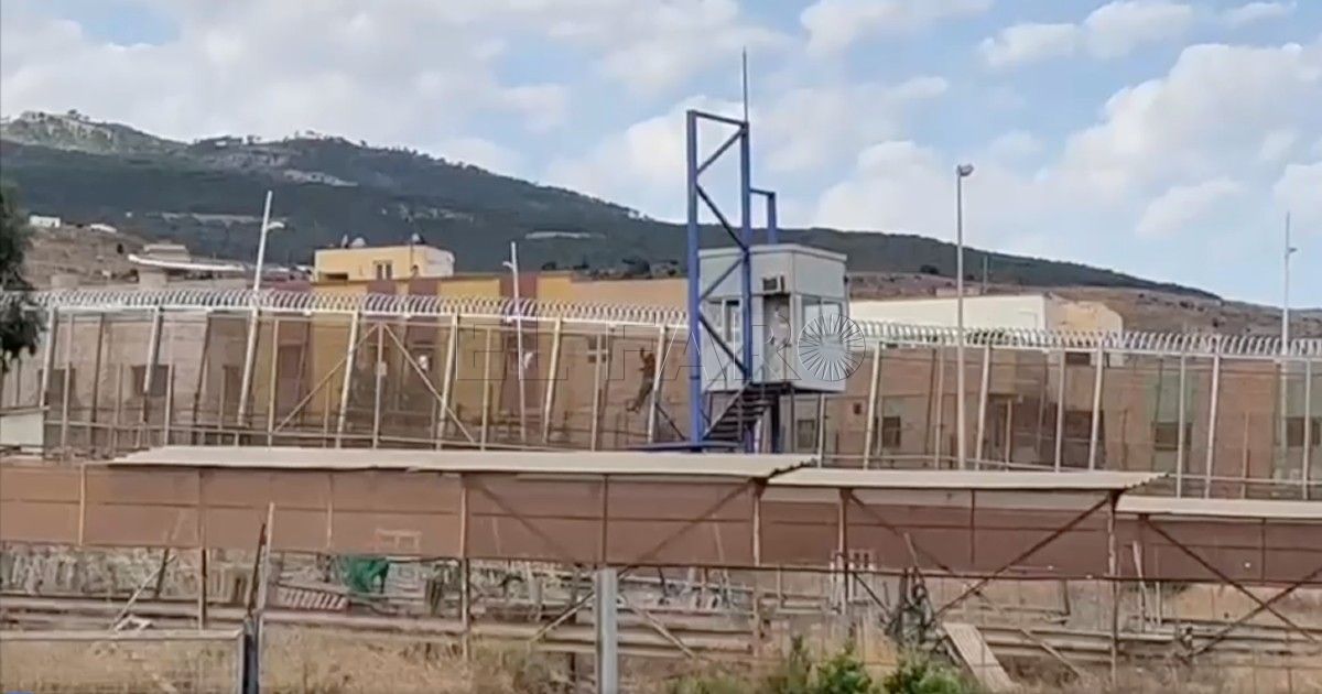 Dieciséis guardias civiles para hacer frente a casi 2.000 migrantes