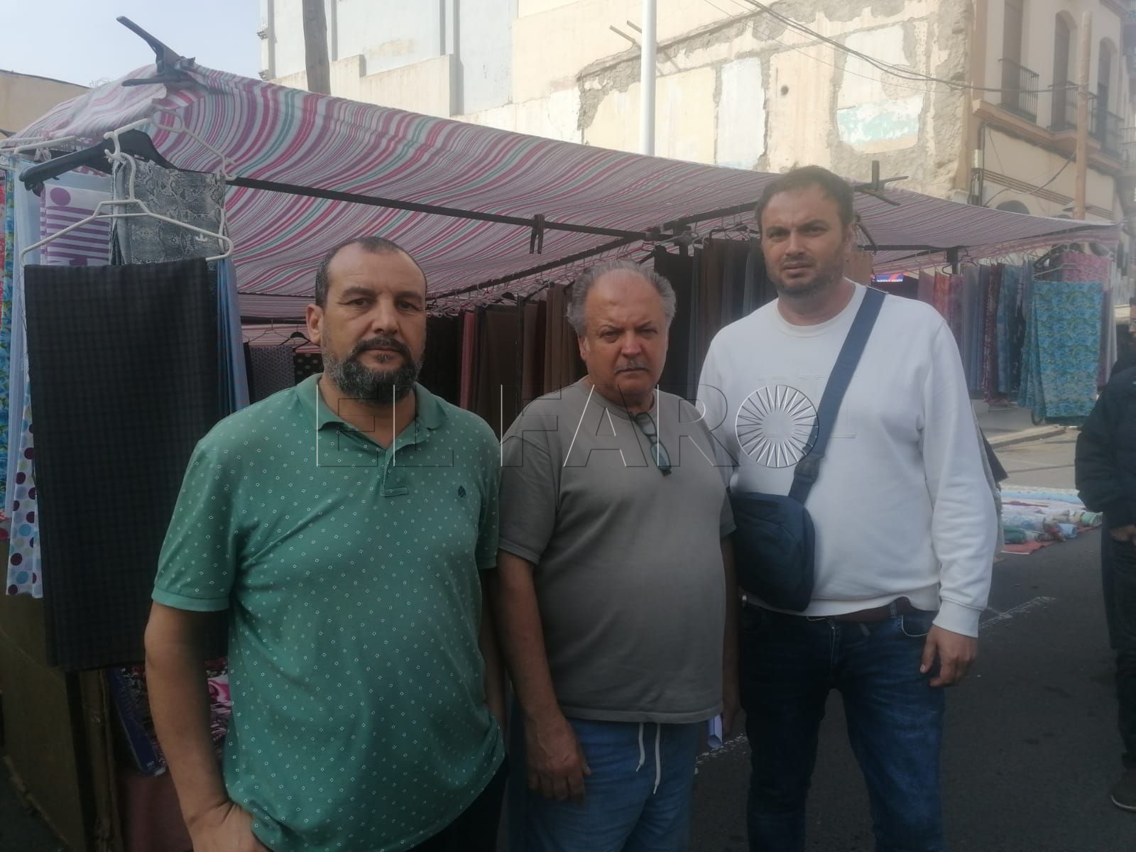 “Esto no es derecho. Llevo mucho tiempo con mis papeles en regla para que ahora venga otro y se ponga en mi puesto”