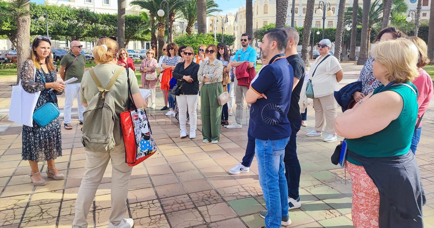 ‘De compras por el tiempo’, un viaje en DeLorean por los comercios de Melilla