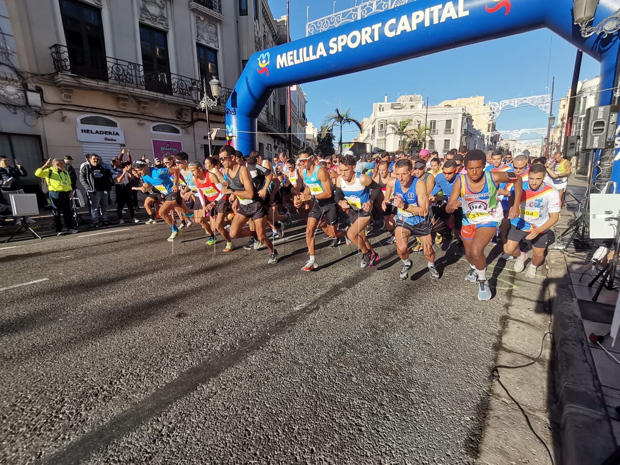 Mohamed El Tahaoui y Conchi Suárez ganan la I Maratón Melilla Sport Capital