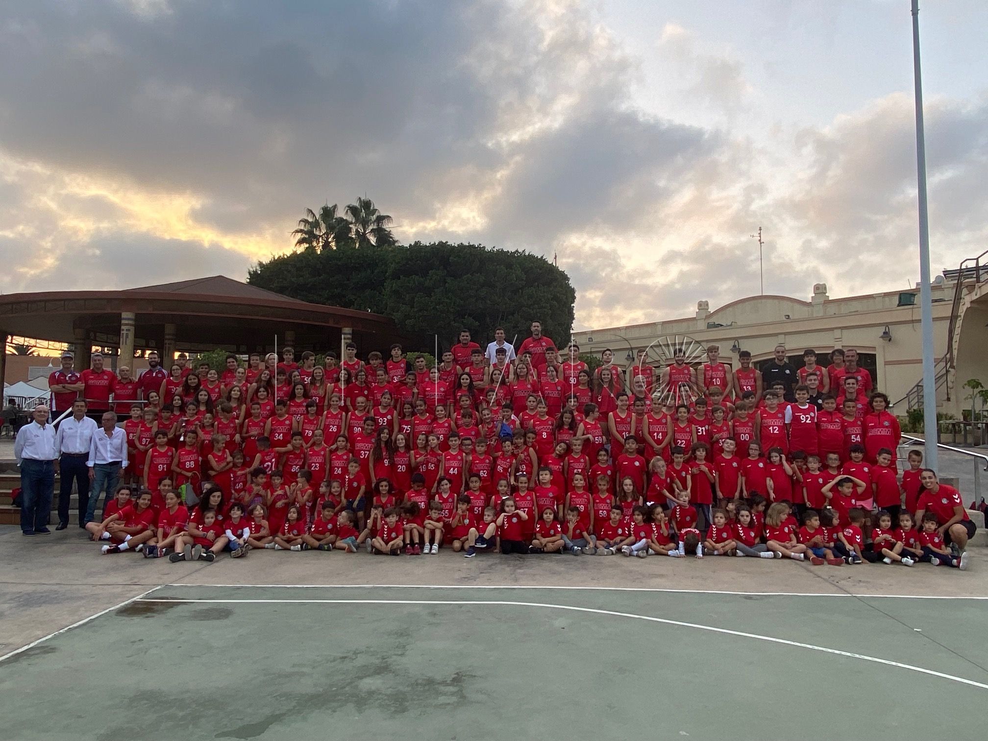 El Real Club Marítimo apuesta por el baloncesto local